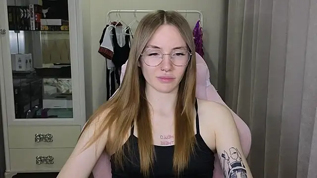 Snapshot of littlevildevil chatting on January 26, 2025, 1:15 pm littlevildevil online show from January 26, 2025, 1:15 pm