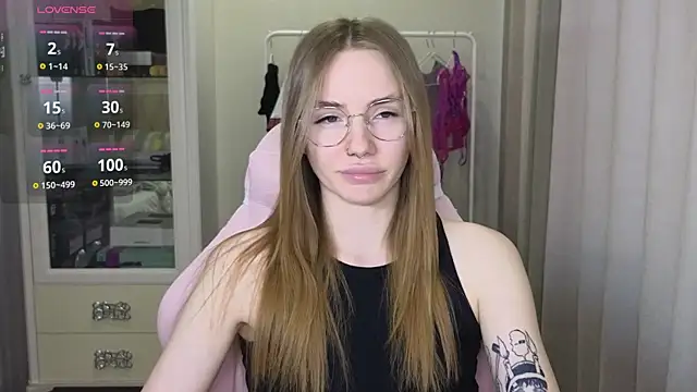 Snapshot of littlevildevil chatting on February 8, 2025, 8:42 am littlevildevil online show from February 8, 2025, 8:42 am