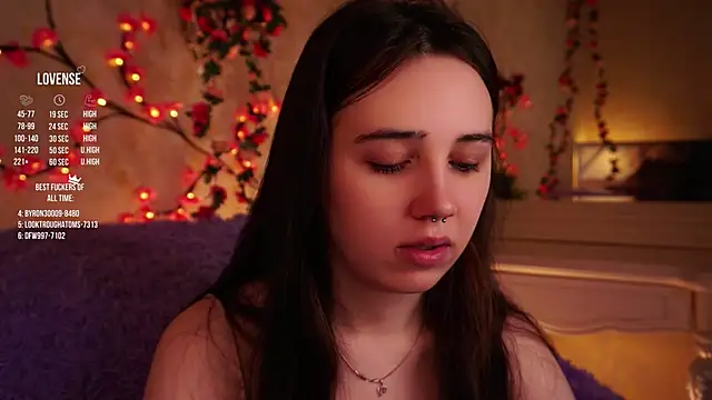 GillianDowdey online show from November 12, 2025, 3:21 am