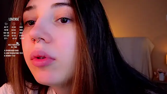 GillianDowdey online show from October 15, 2025, 2:32 am