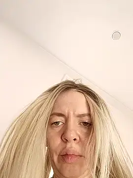 Snapshot of Juicymilfpussy chatting on February 10, 2025, 4:52 am Juicymilfpussy online show from February 10, 2025, 4:52 am