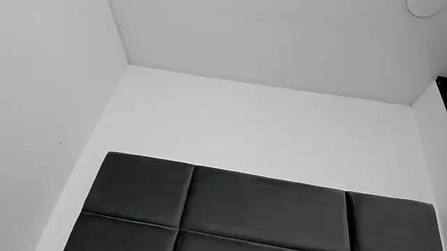Snapshot of Lizz_Luna chatting on October 7, 2025, 2:40 pm Lizz Luna online show from October 7, 2025, 2:40 pm