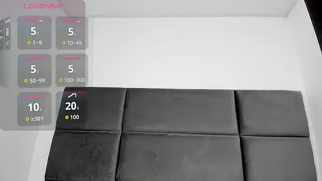 Snapshot of Lizz_Luna chatting on September 25, 2025, 2:12 pm Lizz Luna online show from September 25, 2025, 2:12 pm