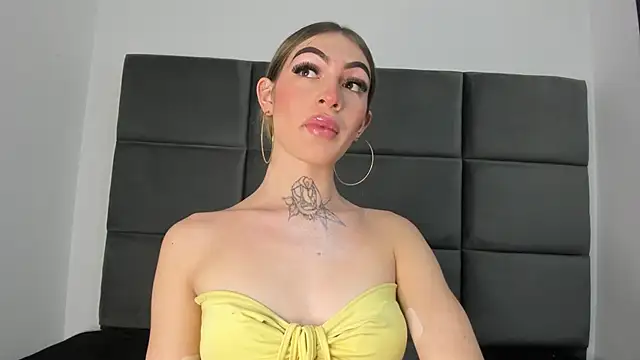 Lizz Luna online show from November 11, 2025, 6:36 pm