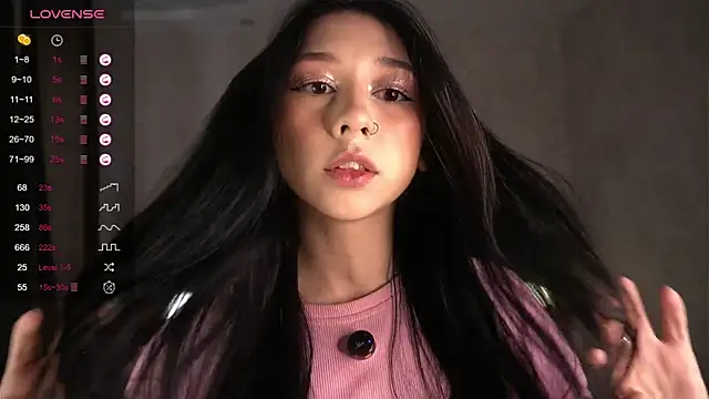 Snapshot of AislyEmbury chatting on September 30, 2025, 6:08 am AislyEmbury online show from September 30, 2025, 6:08 am