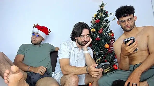 crisandrews online show from November 30, 2025, 1:39 am