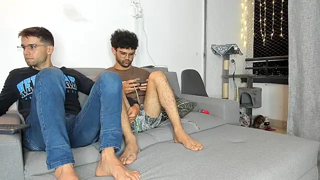 crisandrews online show from November 25, 2025, 2:34 am