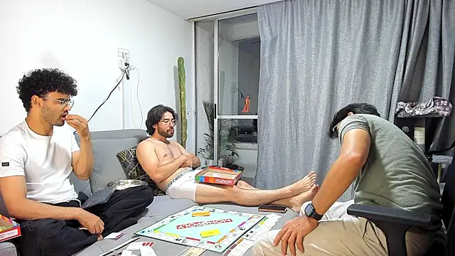 crisandrews online show from November 22, 2025, 11:25 pm