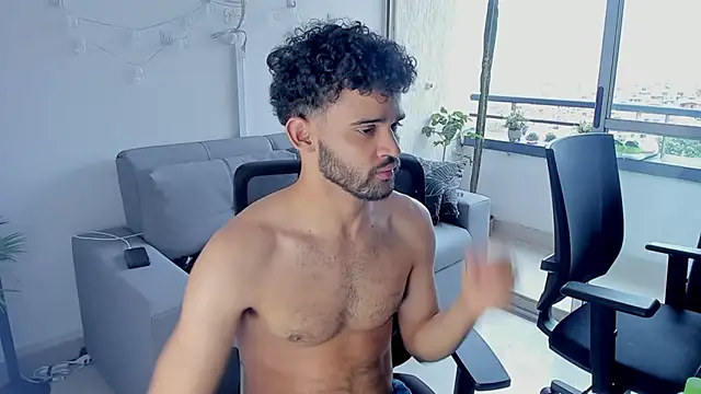 crisandrews online show from February 11, 2025, 8:52 pm