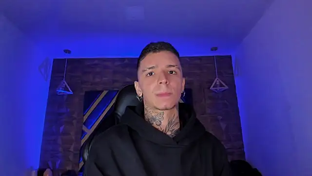 Snapshot of Ian_Castillo_ chatting on April 14, 2026, 11:26 am Ian Castillo online show from April 14, 2026, 11:26 am