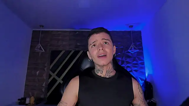 Snapshot of Ian_Castillo_ chatting on April 8, 2026, 11:33 am Ian Castillo online show from April 8, 2026, 11:33 am