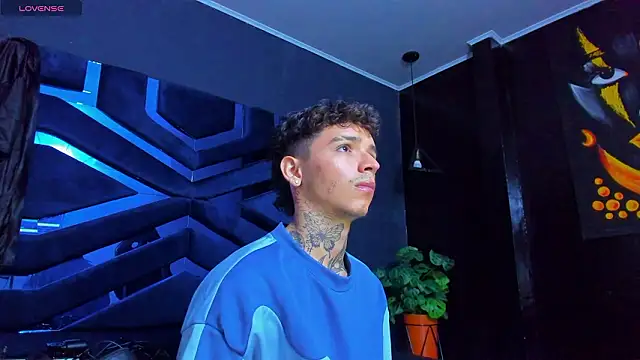 Snapshot of Ian_Castillo_ chatting on January 16, 2026, 11:47 am Ian Castillo online show from January 16, 2026, 11:47 am