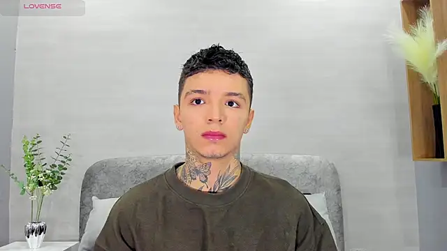 Snapshot of Ian_Castillo_ chatting on May 27, 2026, 11:06 am Ian Castillo online show from May 27, 2026, 11:06 am