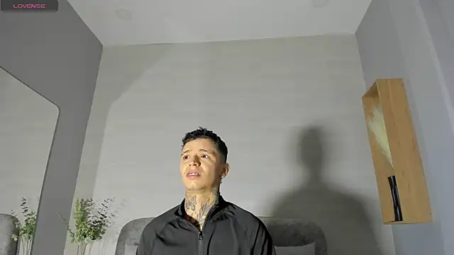Snapshot of Ian_Castillo_ chatting on May 13, 2026, 11:06 am Ian Castillo online show from May 13, 2026, 11:06 am