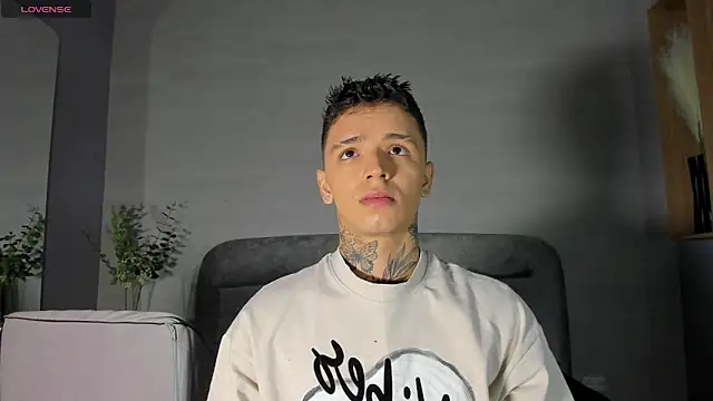 Snapshot of Ian_Castillo_ chatting on May 14, 2026, 11:07 am Ian Castillo online show from May 14, 2026, 11:07 am