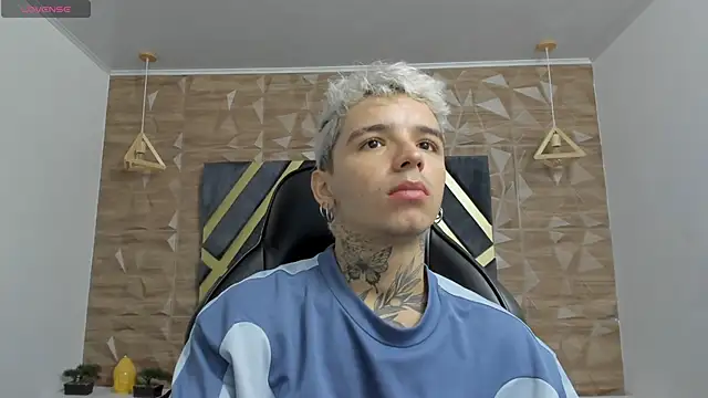 Snapshot of Ian_Castillo_ chatting on February 23, 2026, 11:22 am Ian Castillo online show from February 23, 2026, 11:22 am