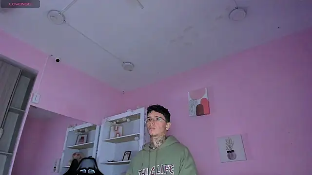 Ian Castillo  online show from October 25, 2025, 11:09 am