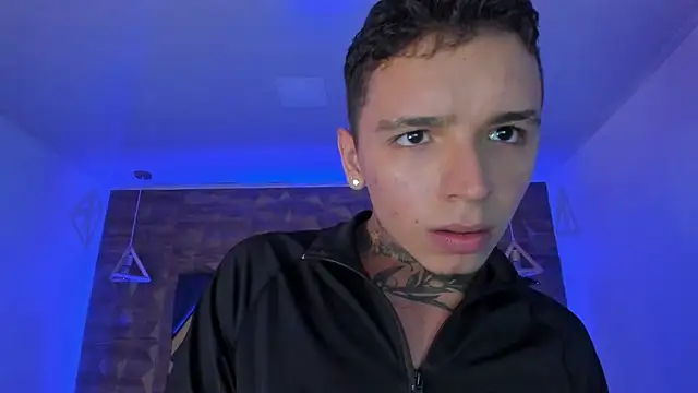 Snapshot of Ian_Castillo_ chatting on May 6, 2026, 5:33 am Ian Castillo online show from May 6, 2026, 5:33 am