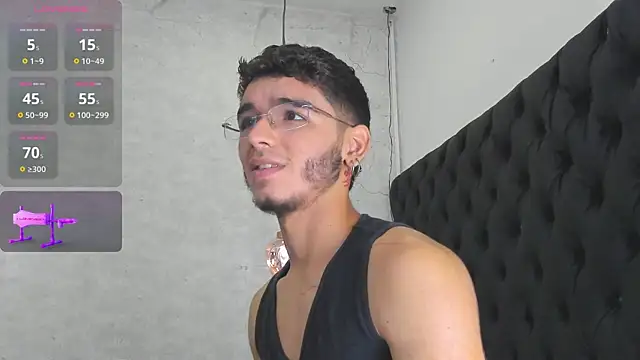 Snapshot of Ian_Castillo_ chatting on February 18, 2025, 11:22 am Ian Castillo online show from February 18, 2025, 11:22 am