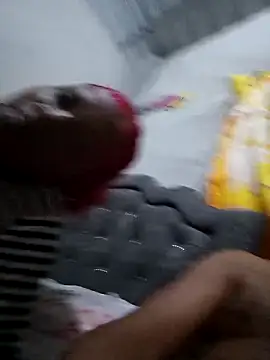 Snapshot of BingedHearts chatting on February 1, 2026, 2:32 am BingedHearts online show from February 1, 2026, 2:32 am