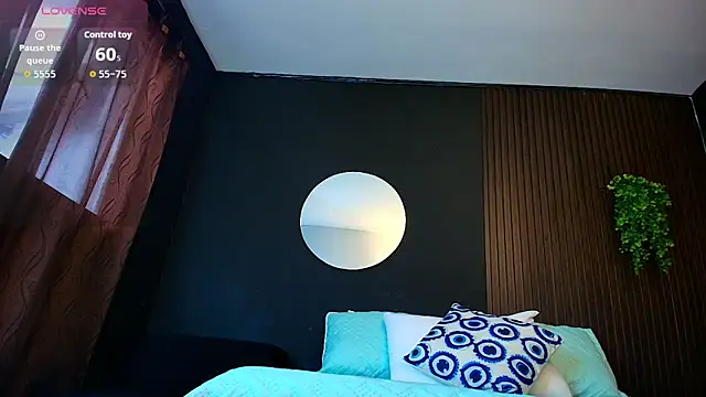 Aaron Jassell1 online show from November 10, 2025, 2:11 pm