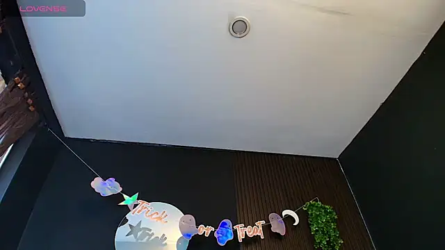 Aaron Jassell1 online show from October 29, 2025, 1:10 pm