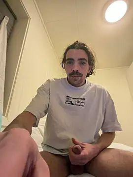 wolfwhite95 online show from March 3, 2026, 10:28 pm