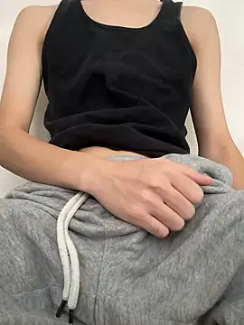 fyzz55555 online show from December 4, 2025, 5:28 am