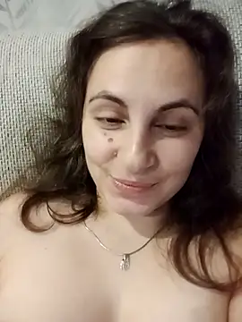 ShelaDiass online show from December 16, 2025, 2:27 am