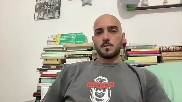 alessandromori91 online show from May 9, 2026, 11:08 pm