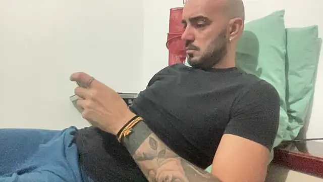 alessandromori91 online show from September 29, 2025, 7:08 pm