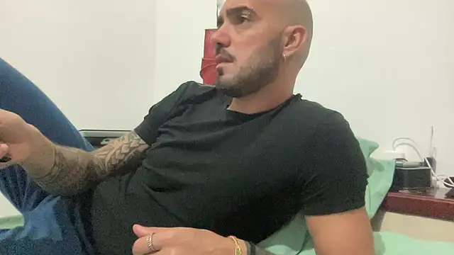 alessandromori91 online show from September 26, 2025, 9:21 pm