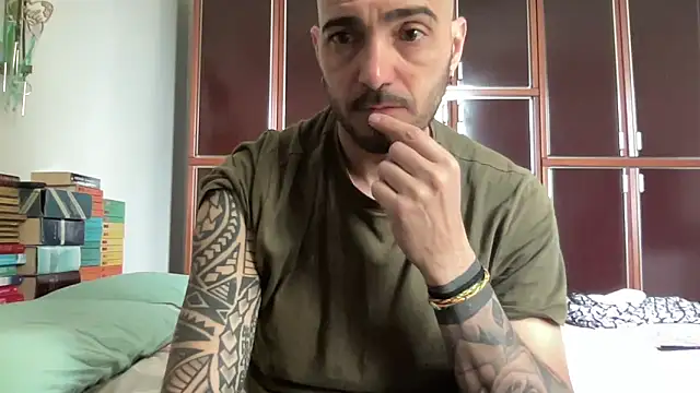 alessandromori91 online show from April 13, 2026, 10:19 am