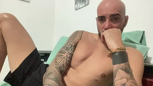 alessandromori91 online show from September 8, 2025, 8:08 pm