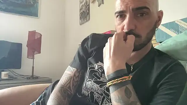 alessandromori91 online show from May 5, 2026, 9:01 am