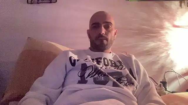 alessandromori91 online show from February 22, 2026, 10:11 pm