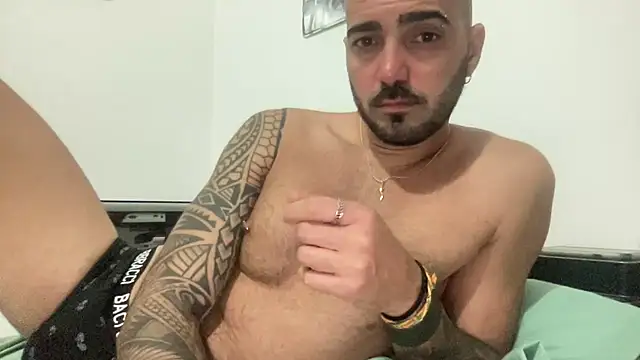 alessandromori91 online show from September 19, 2025, 8:24 pm