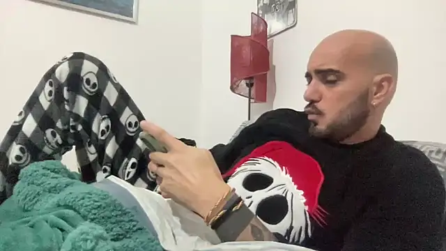 alessandromori91 online show from December 14, 2025, 7:41 pm