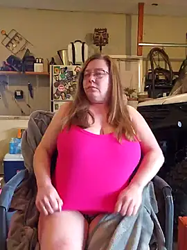 Snapshot of MsShelby40 chatting on April 8, 2026, 10:11 pm MsShelby40 online show from April 8, 2026, 10:11 pm