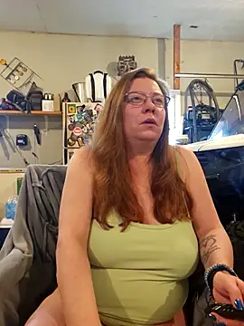 Snapshot of MsShelby40 chatting on March 7, 2026, 6:02 pm MsShelby40 online show from March 7, 2026, 6:02 pm