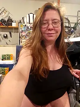 Snapshot of MsShelby40 chatting on December 14, 2025, 10:59 pm MsShelby40 online show from December 14, 2025, 10:59 pm