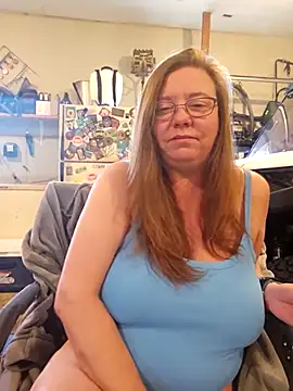 Snapshot of MsShelby40 chatting on December 5, 2025, 6:17 pm MsShelby40 online show from December 5, 2025, 6:17 pm