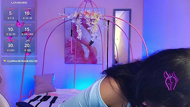 Snapshot of Violetta_Suky chatting on March 4, 2025, 5:03 pm Violetta Suky online show from March 4, 2025, 5:03 pm