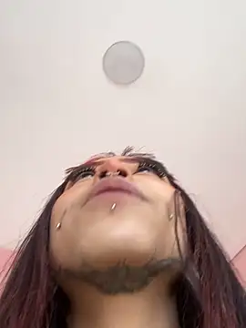 Snapshot of Violetta_Suky chatting on November 27, 2025, 1:22 pm Violetta Suky online show from November 27, 2025, 1:22 pm