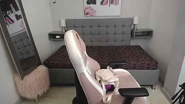 Snapshot of Violetta_Suky chatting on September 9, 2025, 1:09 pm Violetta Suky online show from September 9, 2025, 1:09 pm