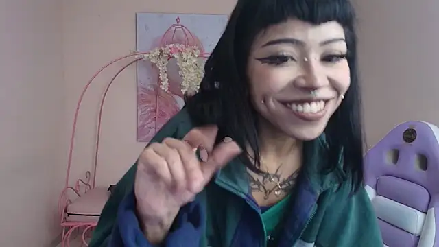 Snapshot of Violetta_Suky chatting on March 6, 2025, 1:03 pm Violetta Suky online show from March 6, 2025, 1:03 pm