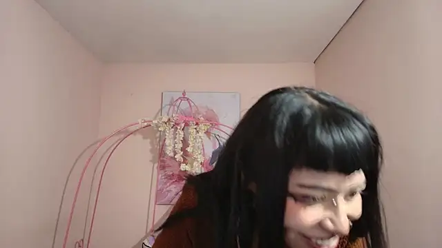 Snapshot of Violetta_Suky chatting on February 28, 2025, 1:47 pm Violetta Suky online show from February 28, 2025, 1:47 pm