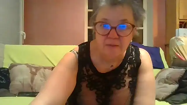 Snapshot of Vandeae44 chatting on March 28, 2026, 8:21 pm Vandeae44 online show from March 28, 2026, 8:21 pm