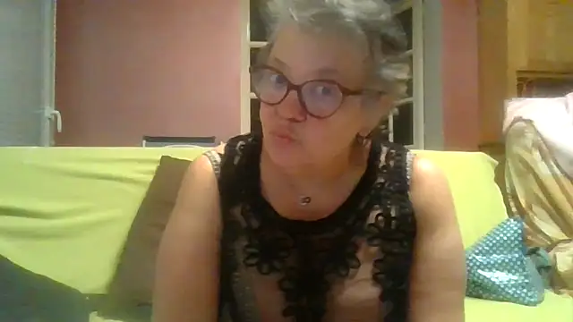 Snapshot of Vandeae44 chatting on April 30, 2026, 8:57 pm Vandeae44 online show from April 30, 2026, 8:57 pm