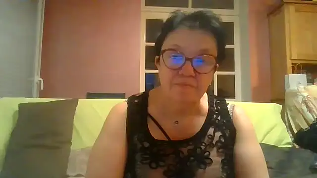 Snapshot of Vandeae44 chatting on May 10, 2026, 7:49 pm Vandeae44 online show from May 10, 2026, 7:49 pm